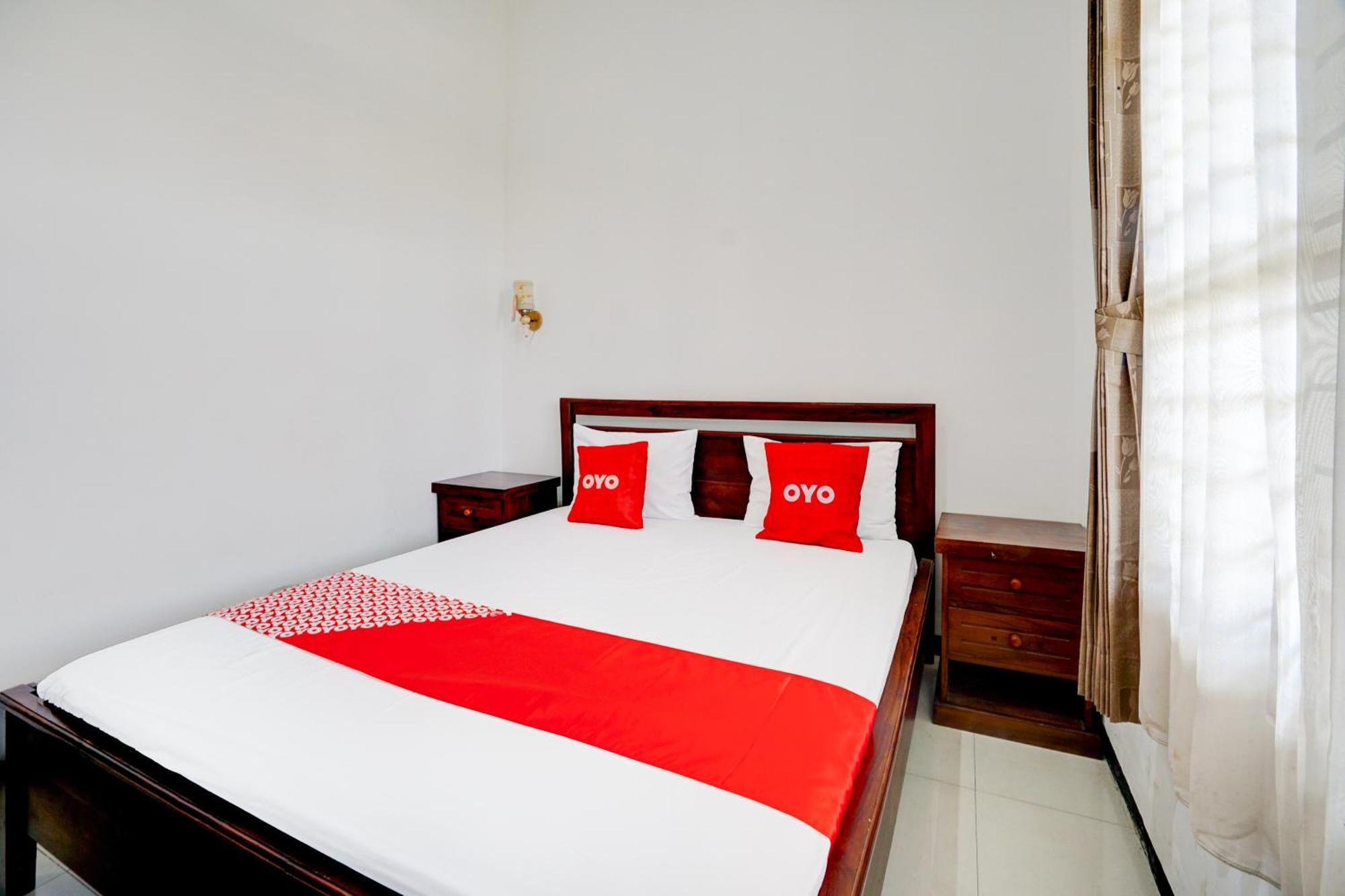 Oyo Life 93083 Nova Jaya 3 Homestay Syariah Lamongan Exterior foto